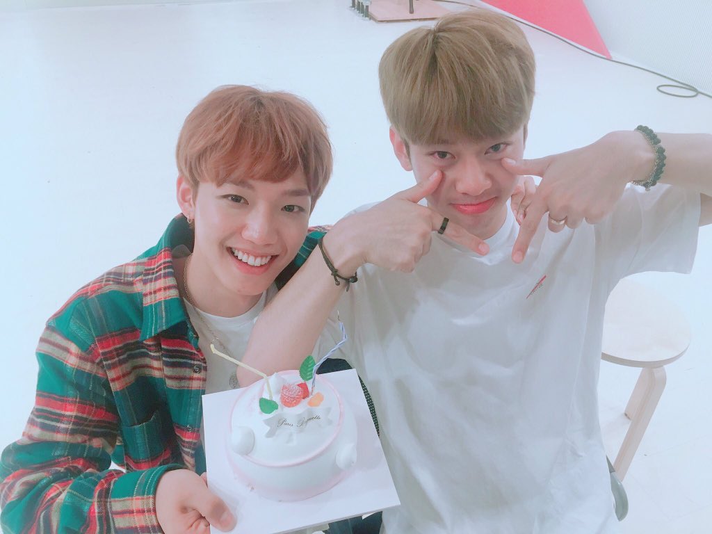 jk120mm_nh's tweet photo. 빵나잇〜(*˘︶˘*).。.:*♡
#오늘은_밤이_없는날_김동현이_종일_비추니까
#HAPPY_DONGDONG_DAY
#김동현 #임영민
#영동
#영민아_사랑해
#임영민_사랑한데이
#임영민응원합니다
#WeStandWithABSOLUTE6IX
#StayWith_AB6IX
#StayWithYoungmin
#임영민_기다릴께 https://t.co/Je2UbuXOUy