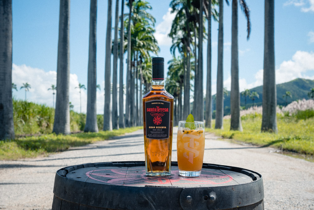 Estos días en casa son perfectos para poner en práctica todo lo aprendido en nuestro taller de Mixología. ¿Tienes una foto preparando tu cóctel de #SantaTeresaGranReserva? ¡Tweetéala!