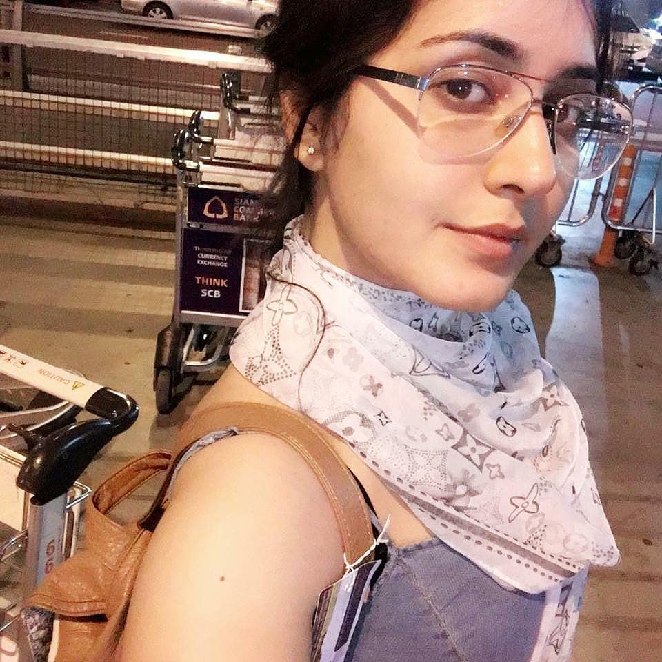 RaashiMy's tweet photo. #RaashiKhanna 
#RaashiBdayFestIn75D 
#RaashiKhannaBdayOnNov30 
@RaashiKhanna

Girl with glasses look damn cute❤ https://t.co/OZS2iY5Ayu