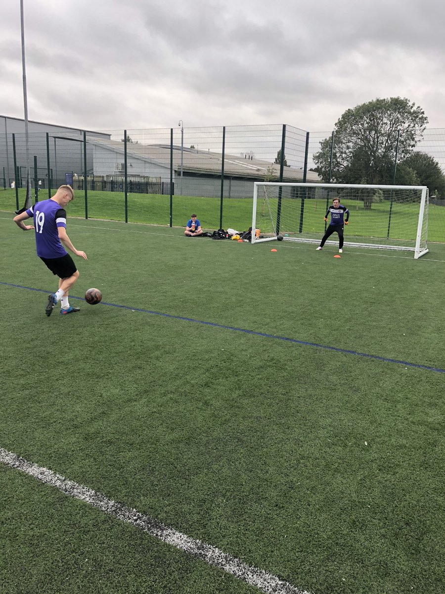 DTFCHull's tweet photo. Pre-match practice #DTHULL 🟣⚪️ https://t.co/ExLkDnZq7R