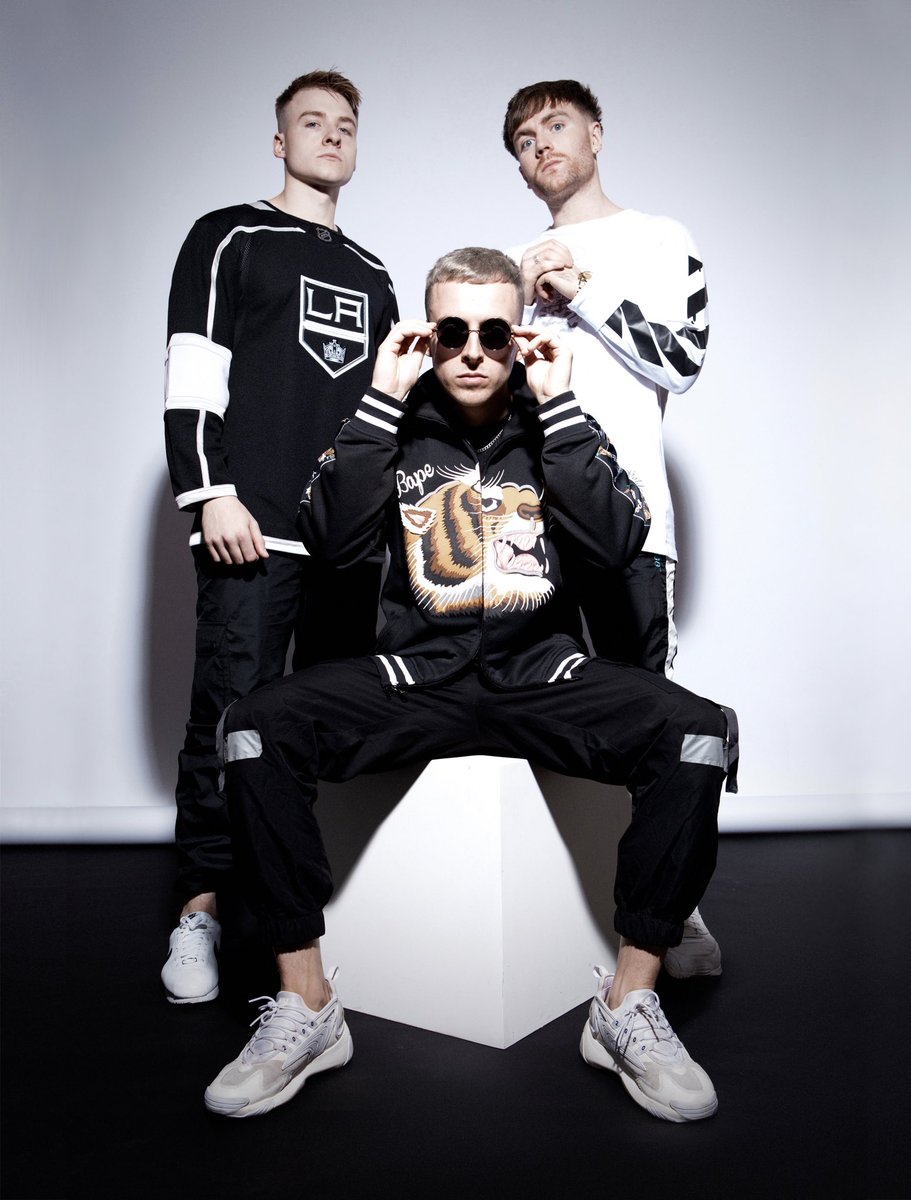 ChasingAbbeyHQ's tweet photo. WE’RE BACK BABY 😈 ‘LATELY’ drops this Friday!! 🥶🥶🥶 Thank you for all the love ❤️ https://t.co/8hqAWmZFfu