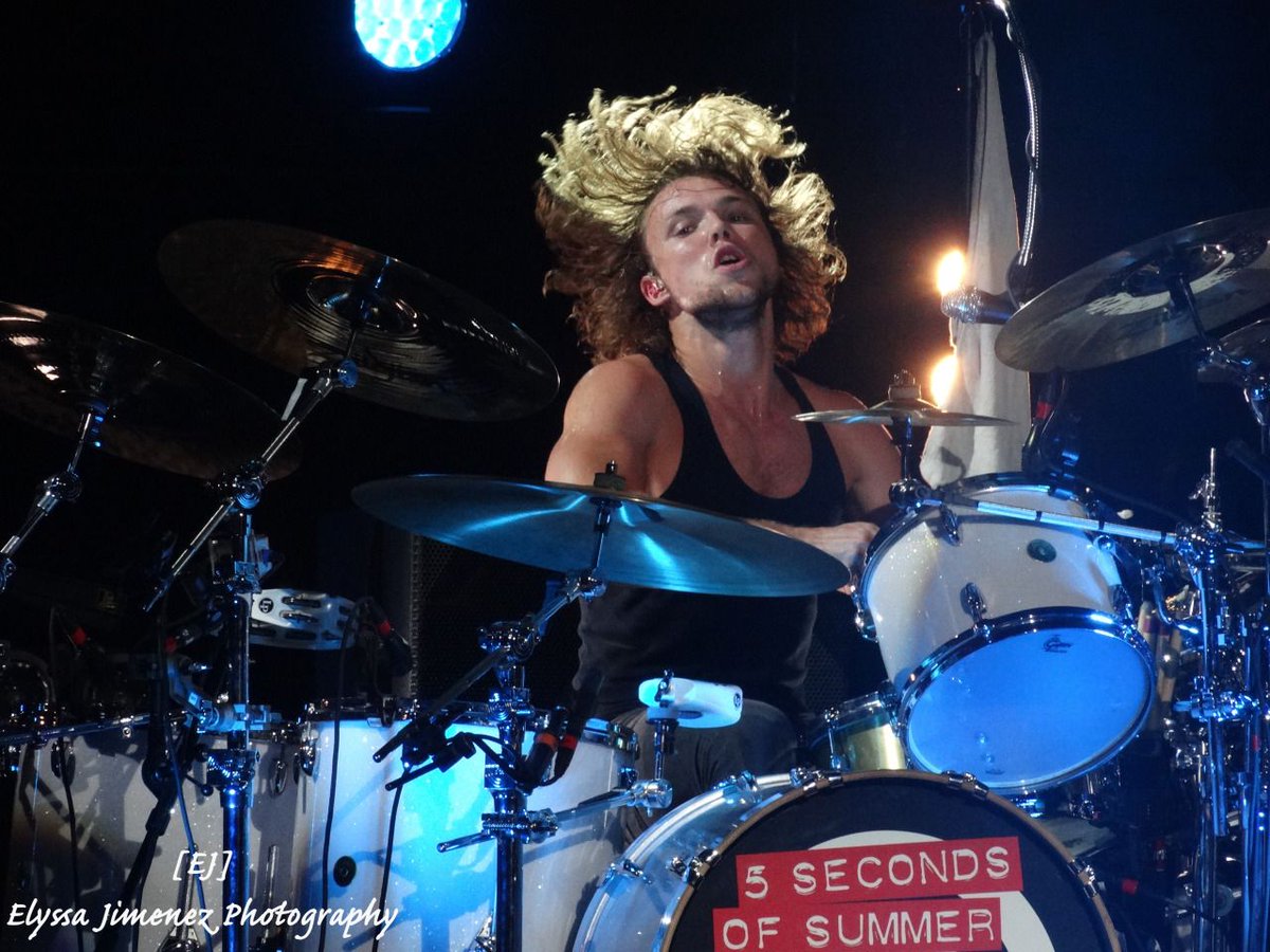 ashton irwin and his drumming face, a thread;