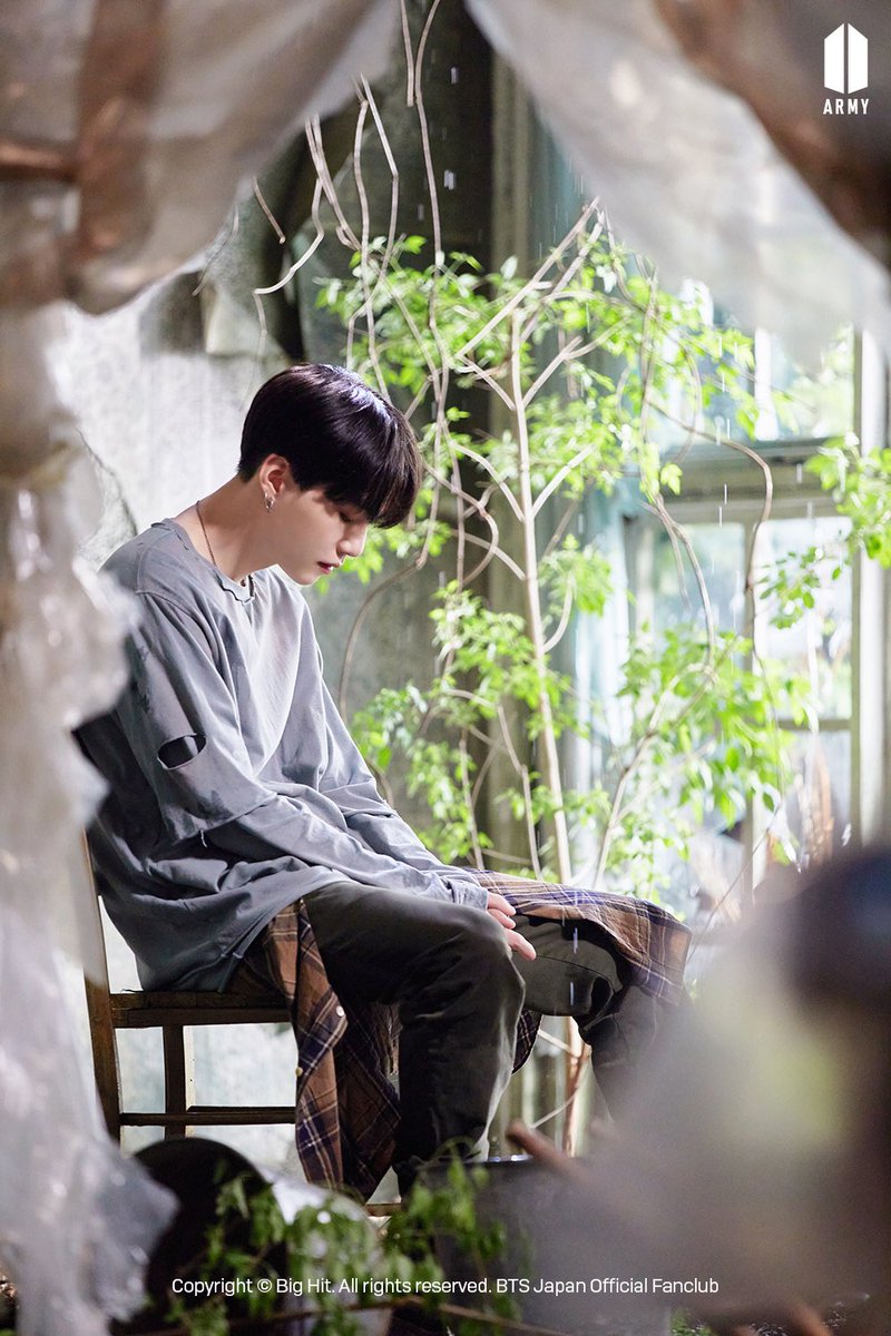 Prathsl's tweet photo. #BlueberryEyesMVOutNow #BlueberryEyes #blueberrydynamiteparty #BlueberryEyesOutNow #SUGA #MAX #SUGAxMAX @BTS_twt @bts_bighit @MAXMusic https://t.co/GqGj8ccNCH