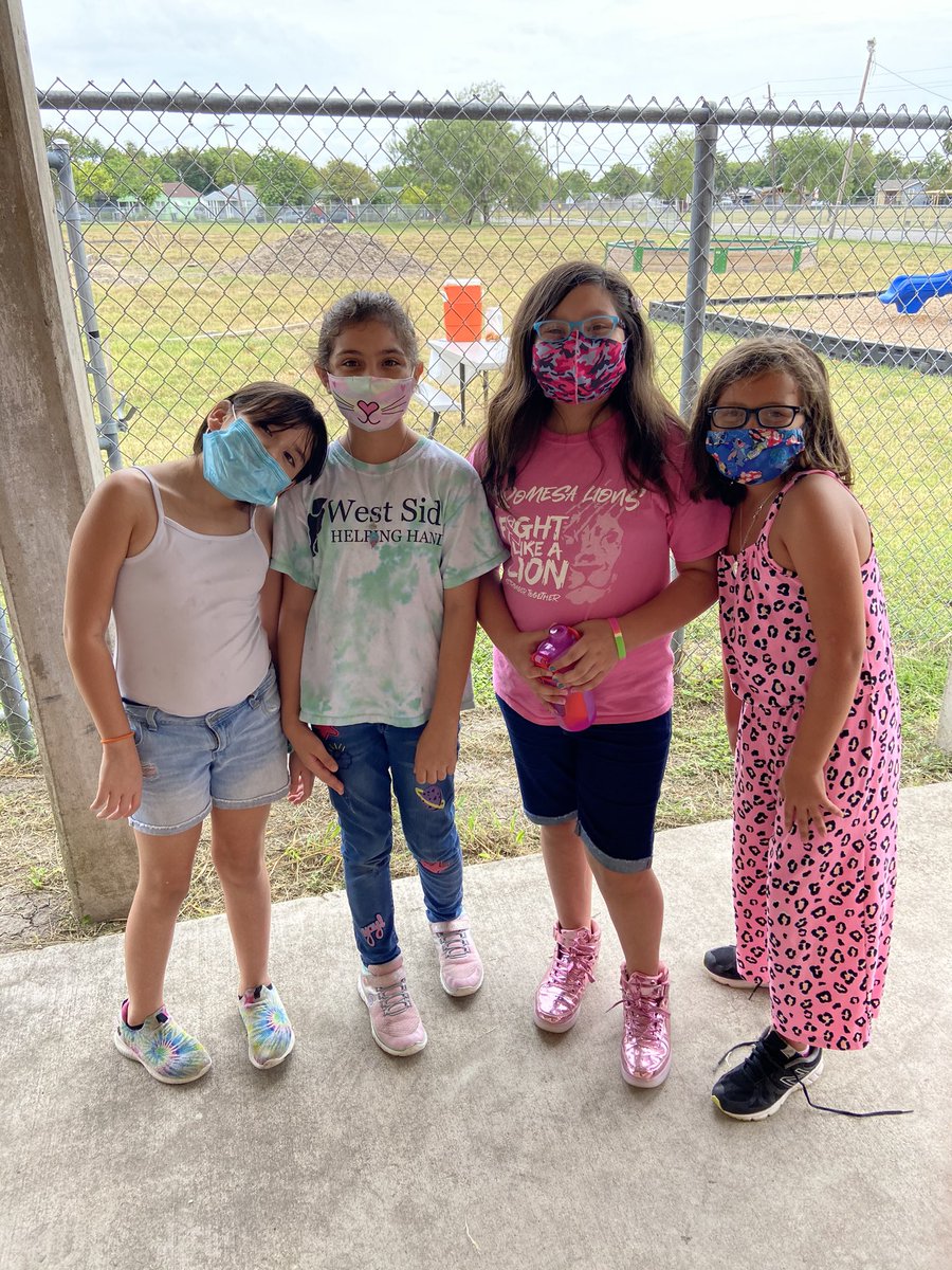 West Side Helping Hand welcomed 25 students back into our program on Monday! We are assisting students with virtual learning while adhering to mask and social distancing guidelines.