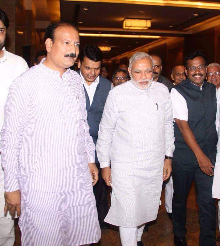 limkar_pramod's tweet photo. अखंड हिंदूस्थानचे लोकप्रिय प्रधानमंत्री माननीय #श्री_नरेंद्र_मोदीजी यांना वाढदिवसाच्या मनपूर्वक शुभेच्छा...! ...💐💐🎂🎂
आपल्याला उत्तम आरोग्य आणि दीर्घायुष्य लाभो हीच प्रभु श्रीरामचरणी प्रार्थना करतो 🙏 

#NarendraModiPM
#DevendraFadnavis
#MLC Sujitsingh Thakur https://t.co/eaNFfreUjb
