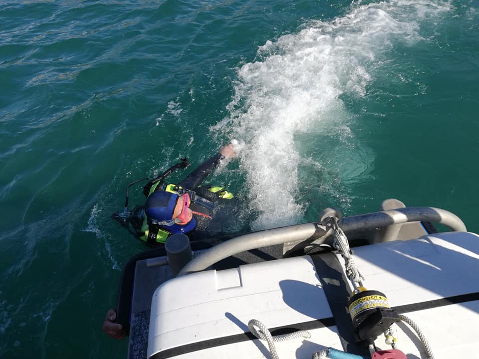 VentureJet's tweet photo. Shearwater giving Tim a lift to the next #diving spot around #RamseyIsland. #Jetboat so no propellers to worry about. Fun too :-) https://t.co/hgyqriu23G