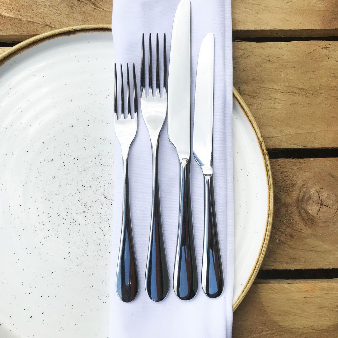 Like the idea of contemporary rustic and want to bring that to your table styling? Check out our new range of hand finished Stonecast walled plates, the beautiful neutral tones and texture are just perfect for presenting something really special ❤️ #hirethelot #rusticwedding
