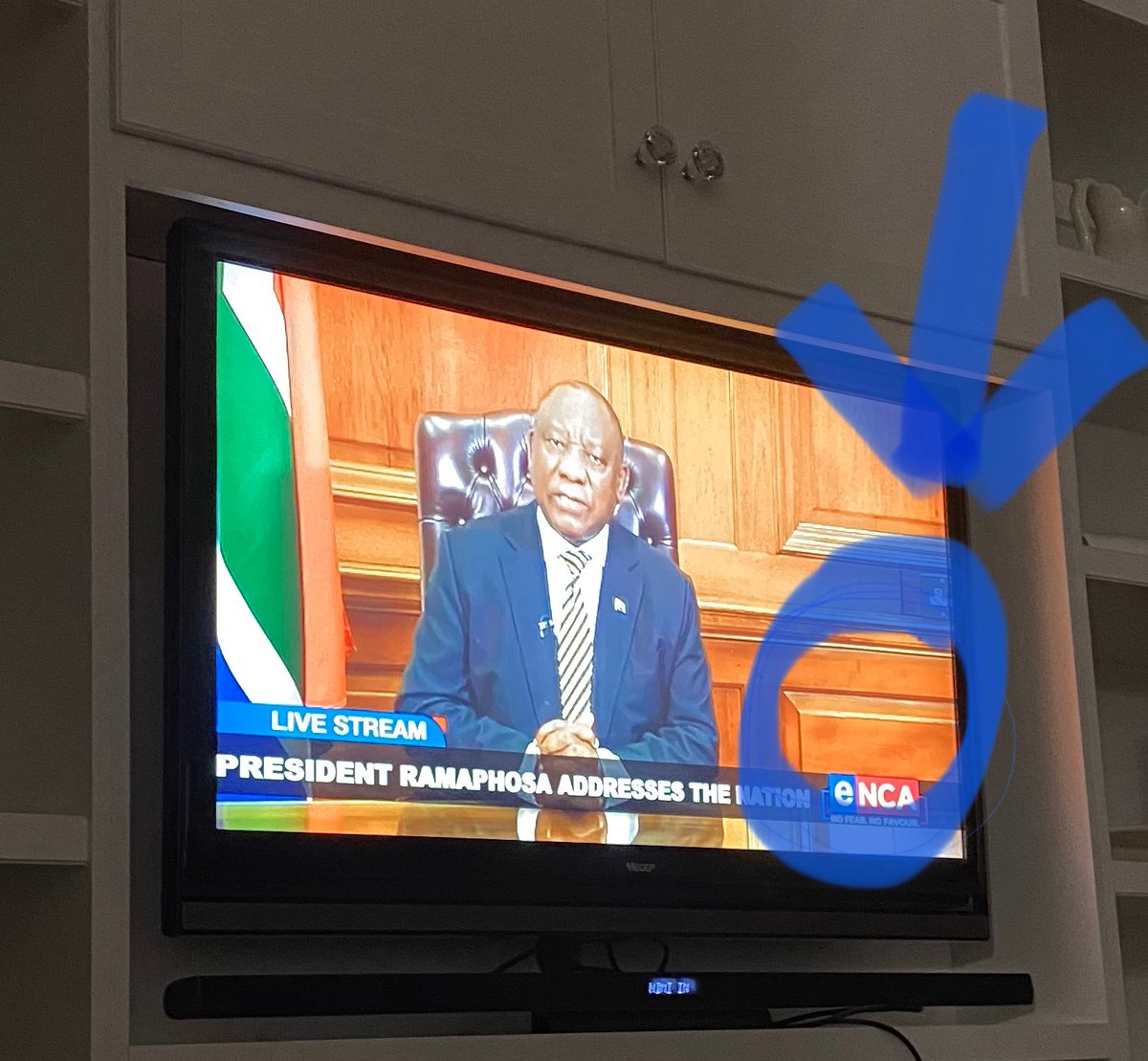 RegainSA's tweet photo. #missingpersonalert #whathappened to the #signlanguage #interpretor 😱😱😱😱😱😱 #cyrilramaphosa #covid https://t.co/UHghvFgl1L