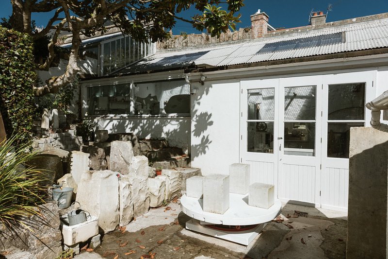 Tate_StIves's tweet photo. 'Finding Trewyn Studio was a sort of magic’, wrote Barbara Hepworth. ‘Here was a studio, a yard and garden where I could work in open air and space'.

#OnThisDay in 1949, Barbara Hepworth secured Trewyn Studio, St Ives at auction, she lived &amp; worked there to her death in 1975. https://t.co/vYm56WGJlm