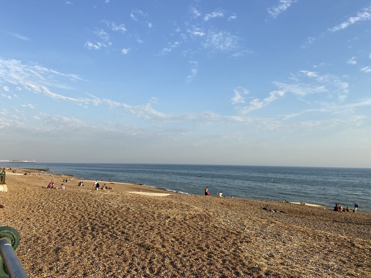 BrunswickSqHome's tweet photo. Plenty of space on the beach, and such beautiful weather #HOVE #BEACH #BRUNSWICKSQUAREHOTEL #SUN #Staycation2020 https://t.co/u9bpnokw3B