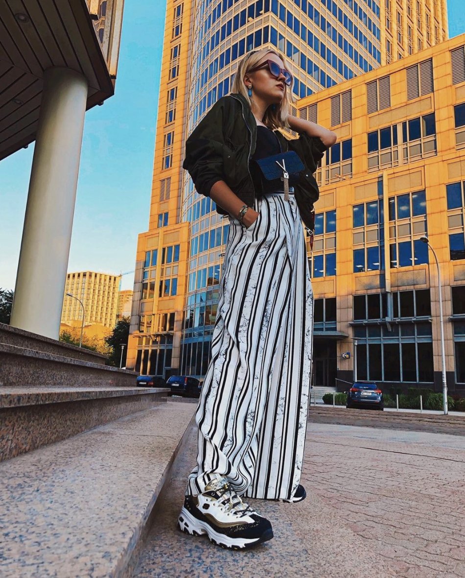 SKECHERS USA on X: Taking in the scenery! 👟😍 #Skechers #streetstyle  #comfort #fashion #style #shoes #SkechersStyle Influencer:   Featured style:    / X