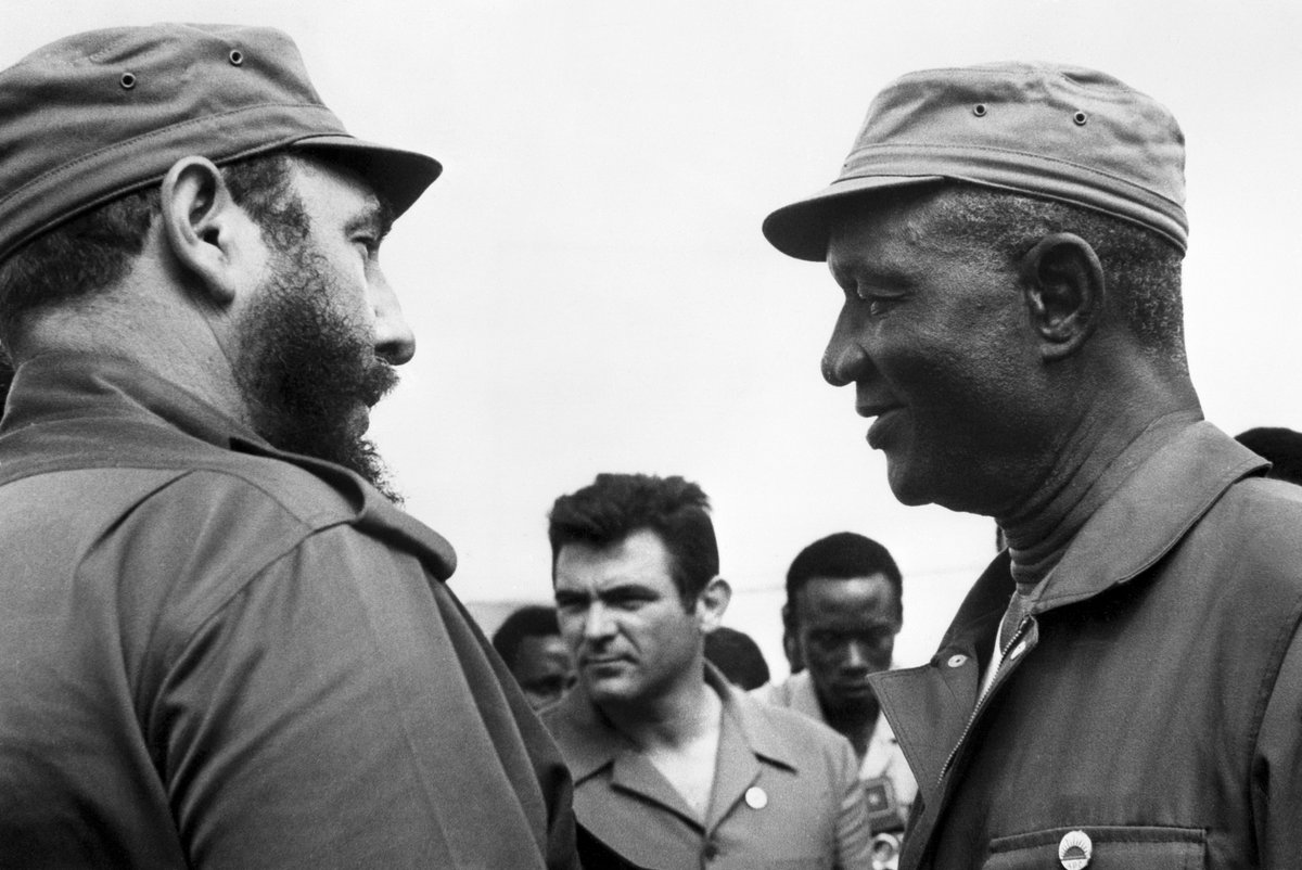 In 1972, #Cuba's Fidel Castro visited #SierraLeone and #Guinea here he is, being greeted by President Siaka Stevens at Lungi Airport