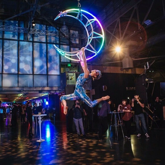 hipentertain's tweet photo. World class cirque artists + spectacular costuming and LED production elements + @exploratorium = a fabulous event (add sparkle and celebration emojis) 

@beccahenryphotography
@earthcircusproductions 
@hipentertainment 

#events #bayarea #sanfrancisco #hipevents #explorator… https://t.co/zp32xudduZ