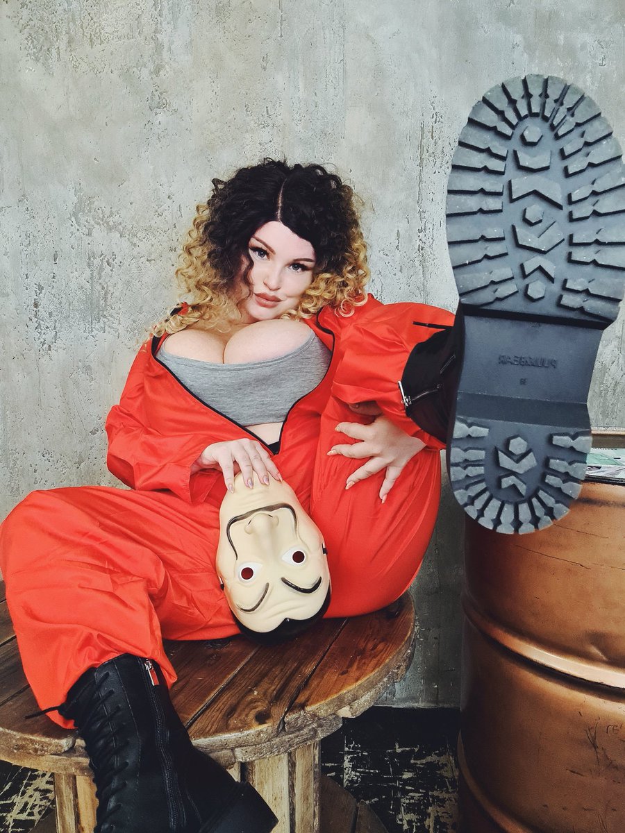 OstanovaAlena's tweet photo. Jave you watched TV show "MONEY HEIST" ?😉
Write your answers in the comments⬇️

Let's reach 🔄500 RT for unlock uncensored version 🔥 https://t.co/onhJJL54Xc