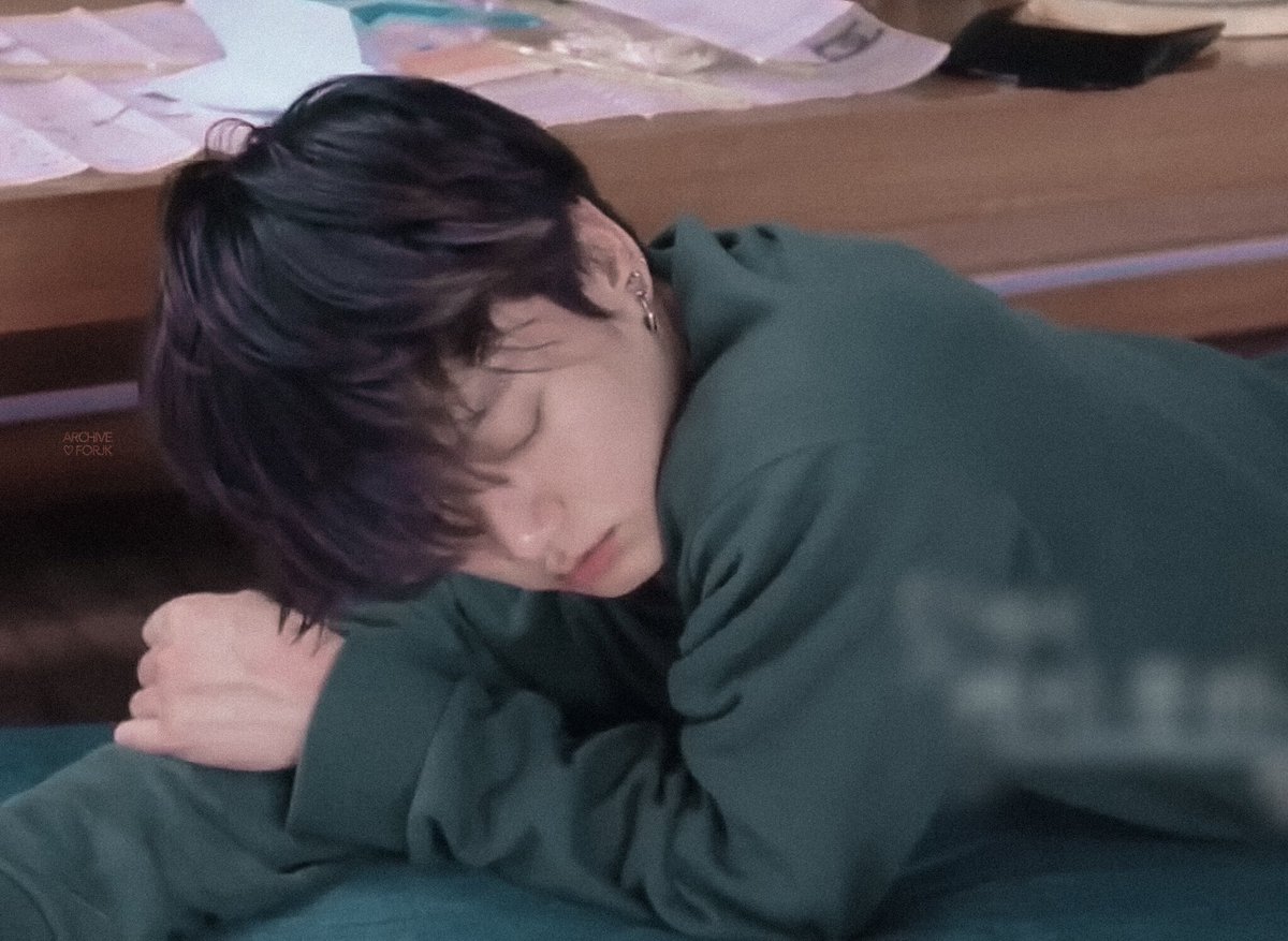 archiveforJK's tweet photo. oh no babie woke up https://t.co/ZCamKr1NNG