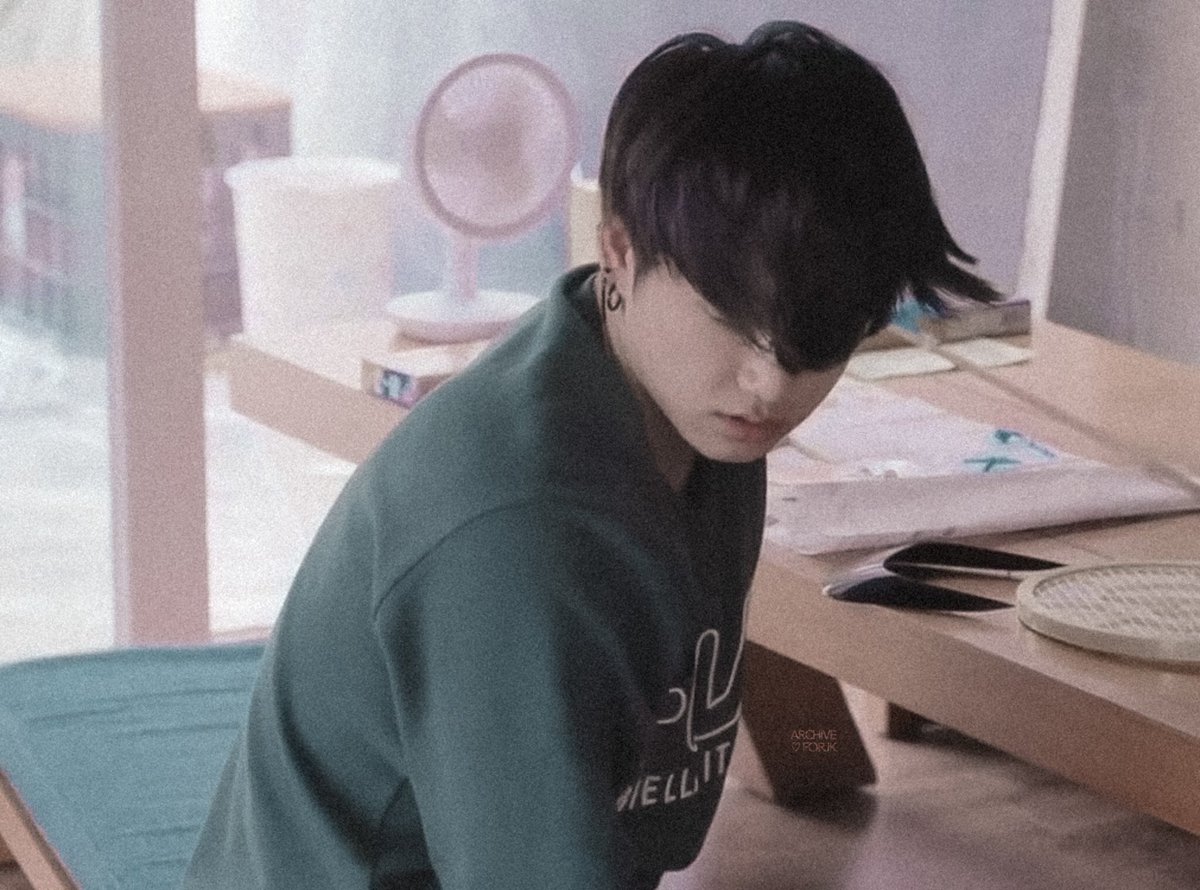 archiveforJK's tweet photo. oh no babie woke up https://t.co/ZCamKr1NNG