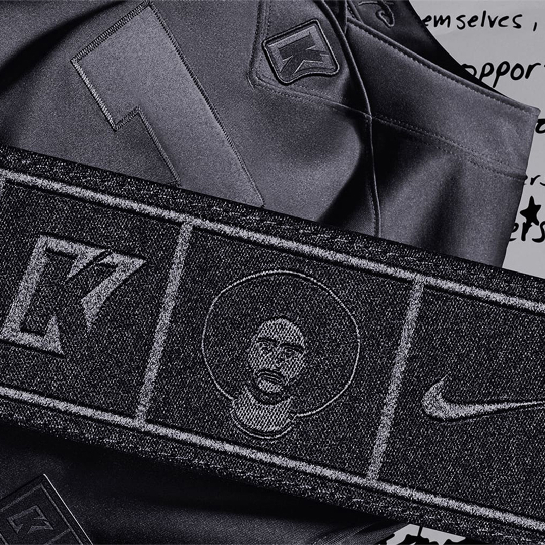 HYPEBEAST's tweet image. #Nike has unveiled the monochromatic Colin Kaepernick's "True to 7" jersey.
Photo: Nike

Learn more: hypb.st/kv4tf