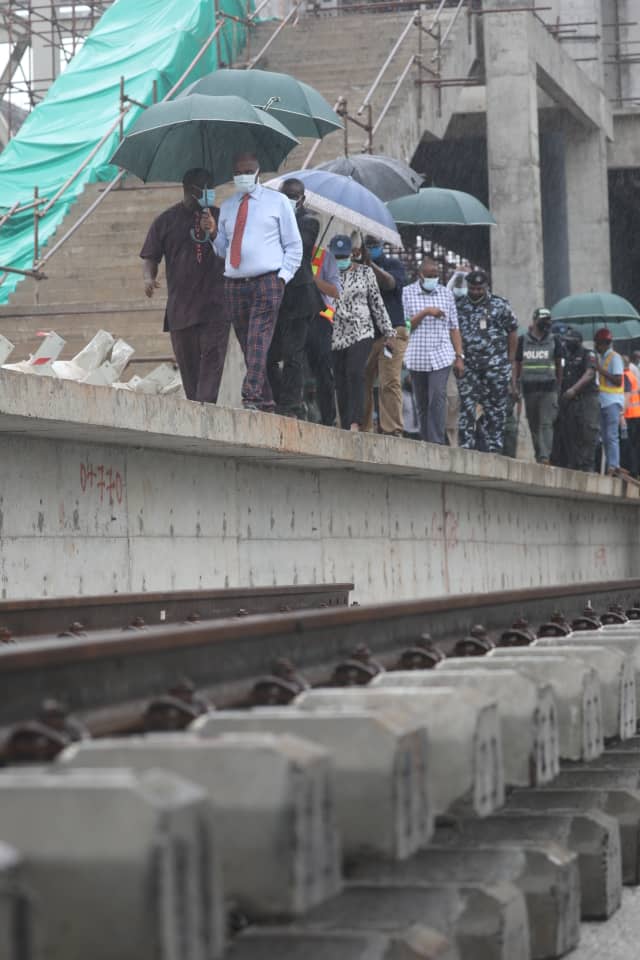 ChibuikeAmaechi's tweet photo. As for people trading along the rail line, please move far away from the tracks. It is unsafe to peddle around the tracks. We saw a market at Agege encroaching into the rail line. As soon as we start running, they have to give way. https://t.co/De7OiFvmpq