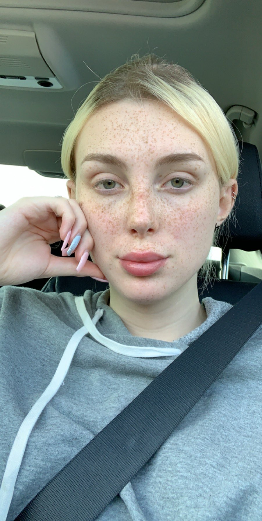 TW Pornstars 2 pic. 𝒬𝓊𝒾𝓃𝓃 ‏. Twitter. selfie with no cherry filter 😱😅