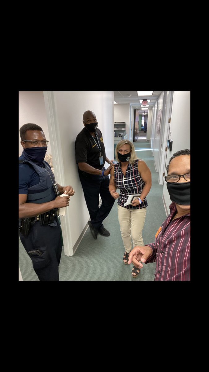 RaulCollins16's tweet photo. Thanks @ArtAcevedo for the inspiration to go out and spread #RelationalPolicing @houstonpolice with @NormalToBeFit #GHPAL #PublicAffairs @LarryBaimbridge balled out ty @Carlducena and @TinaChandlerPro @justGEORGEhpd #Always@work 👮🏾‍♂️😎😂👮🏻👌🏾🤜🏾💯 https://t.co/H3kpoZ0gj0