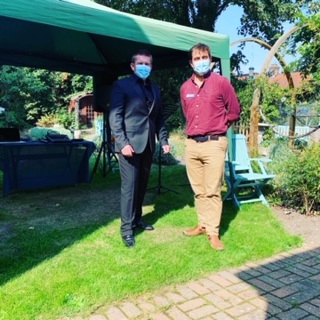 The sun was out for a special performance for the good folk of Brinsworth House in Twickenham today!

Started off in ‘Durham Town and ended up in ‘Amarillo’ with a couple of new repertoire songs for good measure, very well received and I was very happy to be performing again👍