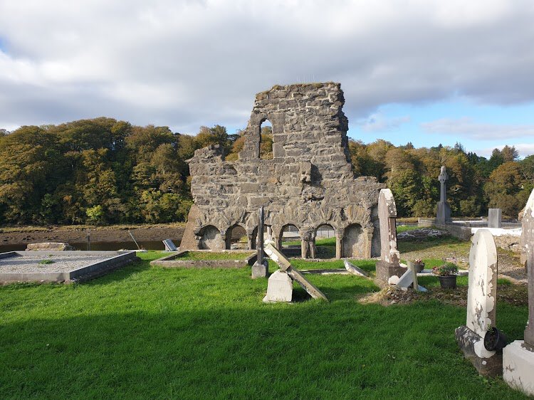 Donegal Franciscan Abbey is now a ruin from 1474AD. It’s evokes history & has a calm sacred atmosphere. Scattered through the site are ancient gravestones & architectural remains. A site for day dreaming!
