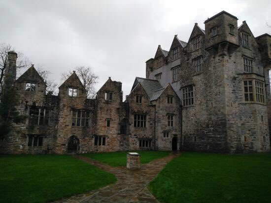 Donegal Castle is a 15th century Gaelic castle that has been restored & is an important landmark in the town. The rooms have been furnished to give a feel for the castle during its use. Worth a visit!