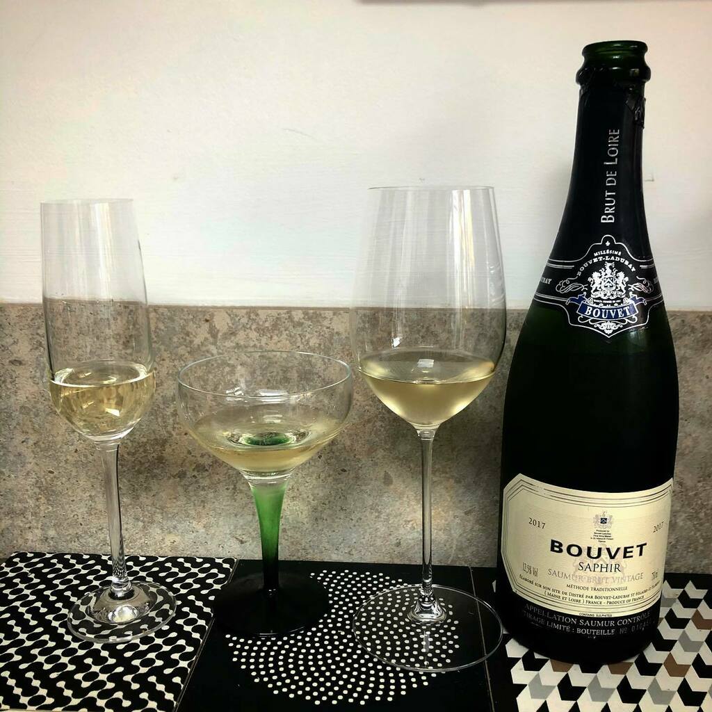 katehawkings's tweet photo. This week I have mostly been tasting sparkling wines, poor me, so it seems opportune to make today’s #GlassClass on how to get the most frisson from your fizz.
L-R: A classic flute, elegant and slender - the Kristin Scott Thomas of the glass world, if yo… https://t.co/K5jF2UU4vX https://t.co/wmSiRCbpQP