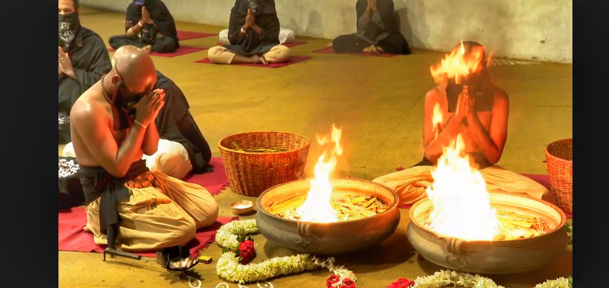 AkarshPremN's tweet photo. Mahalaya Amavasya @ Linga Bhairavi πππ»π₯β¨
#mahalayaamavasya #Mahalaya2020 #akarshprem #lingabhairavi https://t.co/1U8WSW069r