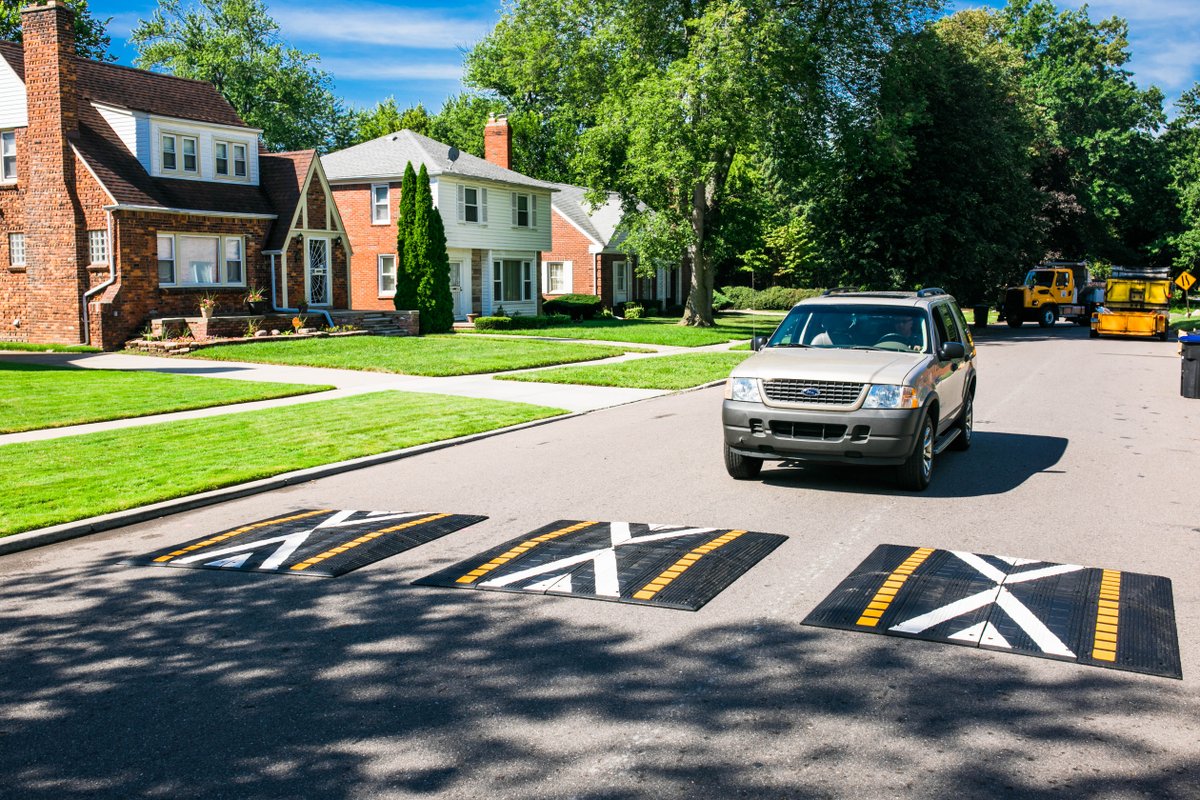 CityofDetroit's tweet photo. Due to the overwheleming positive response of  the pilot speed hump installations in 2018, today Mayor Duggan announced that the City will triple the number of speed humps  installed in neighborhoods next year to 4500. https://t.co/NOsMGWB41Q