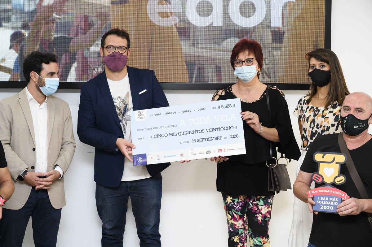 aytoalm's tweet photo. 👨‍🍳😋 La Ruta de la Tapa Solidaria recauda 5.528 euros para @A_Toda_Vela y premia al sector hostelero

#MásCapitalMásAlmería🏴󠁧󠁢󠁥󠁮󠁧󠁿 https://t.co/7INXtiYqtq