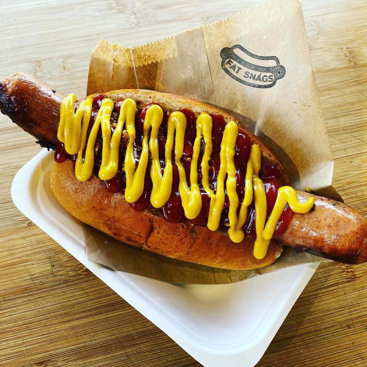 👀 Fat Snags are at the taproom this weekend! Serving up <a href="/AWLashfords/">AW Lashford Sausages</a> sausages in an amazing bun with their epic homemade toppings 😋 Join us for a beer and a hot dog on Friday 4-10 &amp; Saturday 2-10  #brumbrewery #birmingham #stirchley