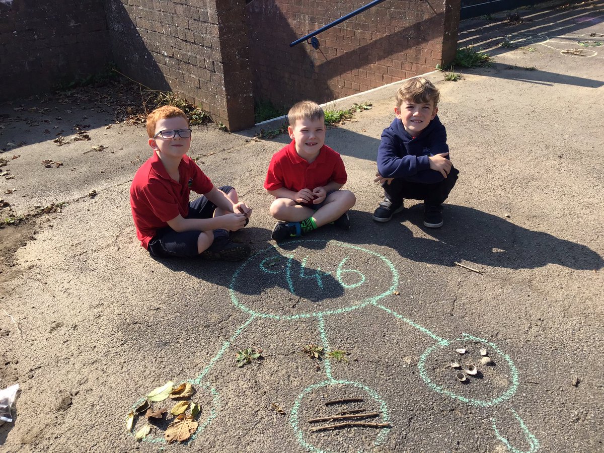 Hendrefoilan's tweet photo. Place value in the sun βοΈ Year 3 took their Maths learning outdoors today.... #hdfp3 #hdfpmaths https://t.co/uMpPCbjGWI