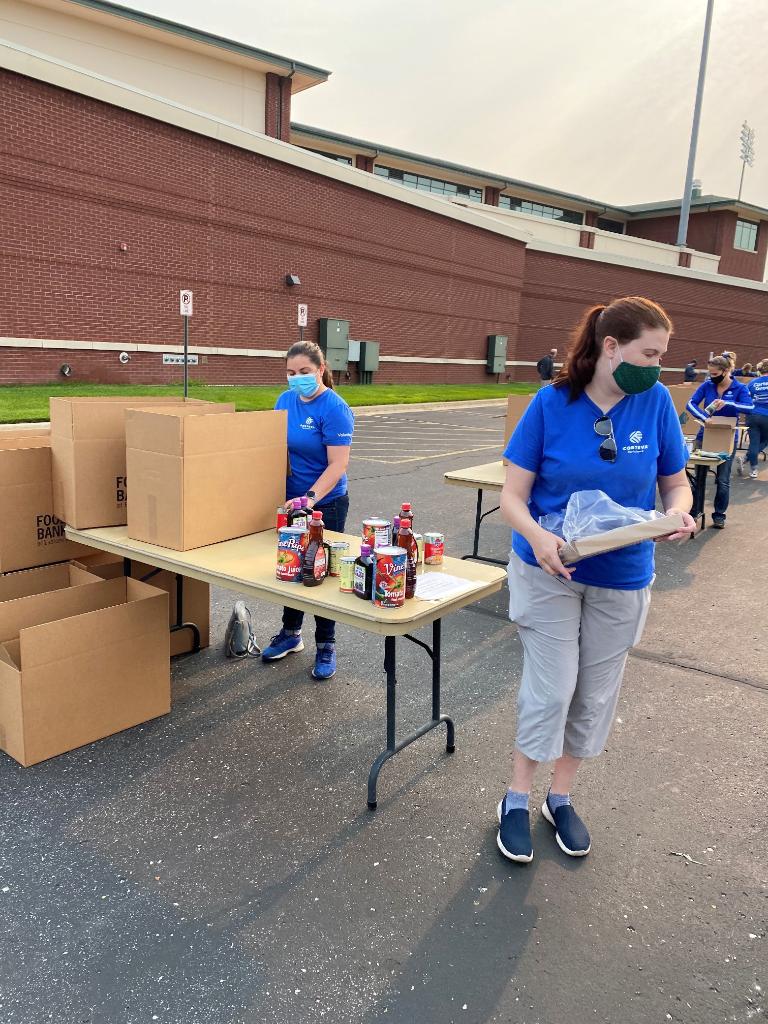 CortevaUS's tweet image. Today, employees from the Corteva Midland site worked in partnership with the @UW_Midland, @greatlakesloons, @foodbankemich and @Hidden_Harvest to provide non-perishable food for those in need.