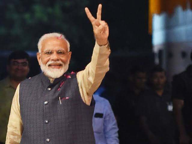 अथक परिश्रम के प्रतीक एवं विश्व के सर्वाधिक लोकप्रिय नेता प्रधानमंत्री श्री <a href="/narendramodi/">Narendra Modi</a> जी को जन्मदिवस की हार्दिक शुभकामनाएं।

सूरज रोशनी ले कर आया, और चिड़ियों ने गाना गाया, फूलों ने हंस हंस कर बोला, मुबारक हो आपका जन्मदिन आया।
#ModiForYouth #happybirthdaymodiji