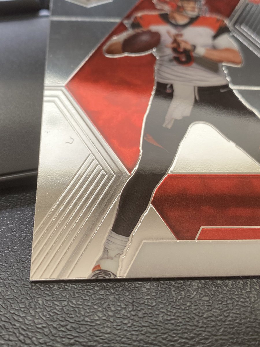 Zee23Dubya's tweet image. Damn eBay sellers sometimes 😤
No penny sleeve, only top loader engulfed in bubble wrap no BM. 😩
#ebayreturn