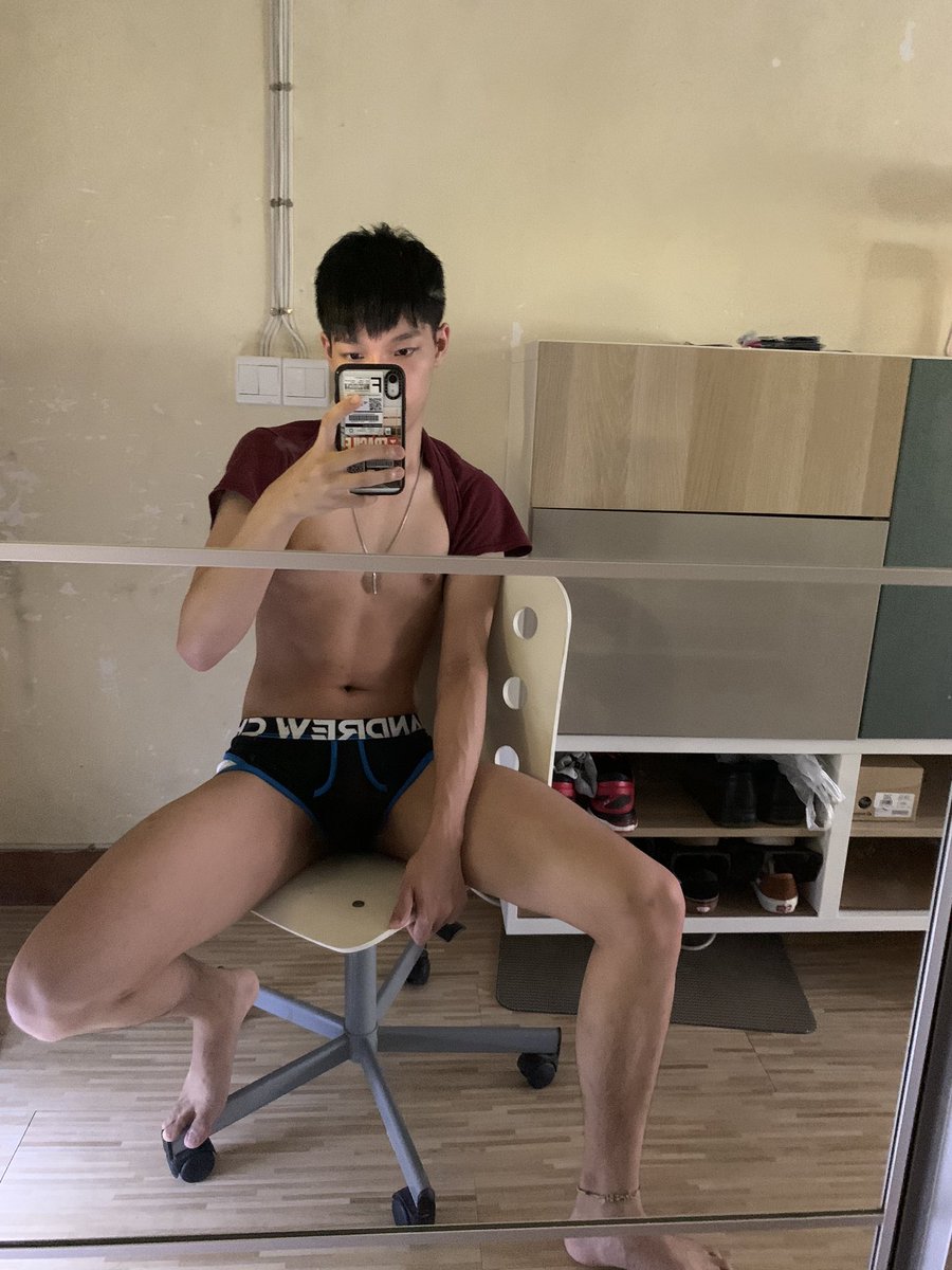 hk_student's tweet photo. 久違上下水🤪
偶然見到呢間專for mb嘅shop 好奇下有D咩賣 
雖然賣嘅嘢唔算多不過估唔到係個價格比市面上更加親民🥰 
今次淨買咗D底底 第一次著呢D底褲 好檻尬👻 
店長Alex仲好好人 好傾得 唔介意我成日問佢呢樣個樣 仲會好有耐性去解答🤣🙇🏽‍♂️
btw大��快啲去follow佢間shop啦🤪🤪 @16plushk 
支持本地小店 https://t.co/4z8HjKWgtD
