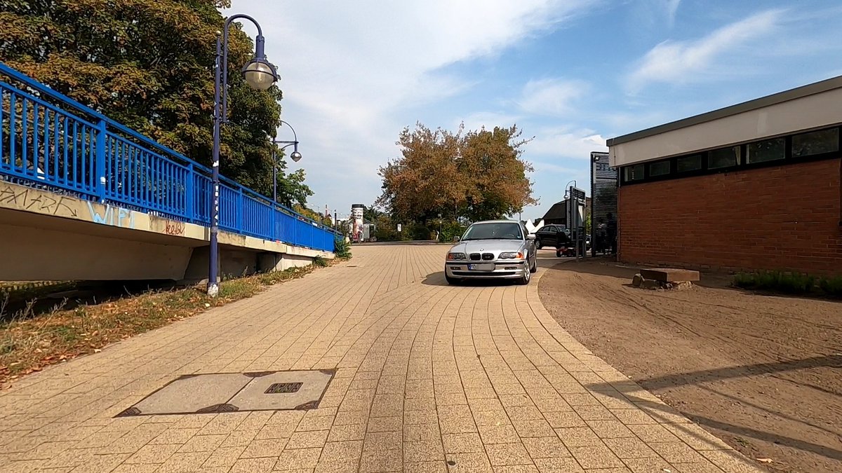 EinRobert1's tweet photo. #Promenade an der #Elbe in der @Ottostadt #Magdeburg.

Der Kollege 3'er BMW am #Peteiförder stand mindestens von 13:00-20:00 Uhr dort. Und am #Domfelsen wird sich beim #Falschparken sichtlich die Klinke in die Hand gegeben.

@ottoparkt #mdv20200916 #Ekelparken #Autokorrektur https://t.co/N4giEWiPlg