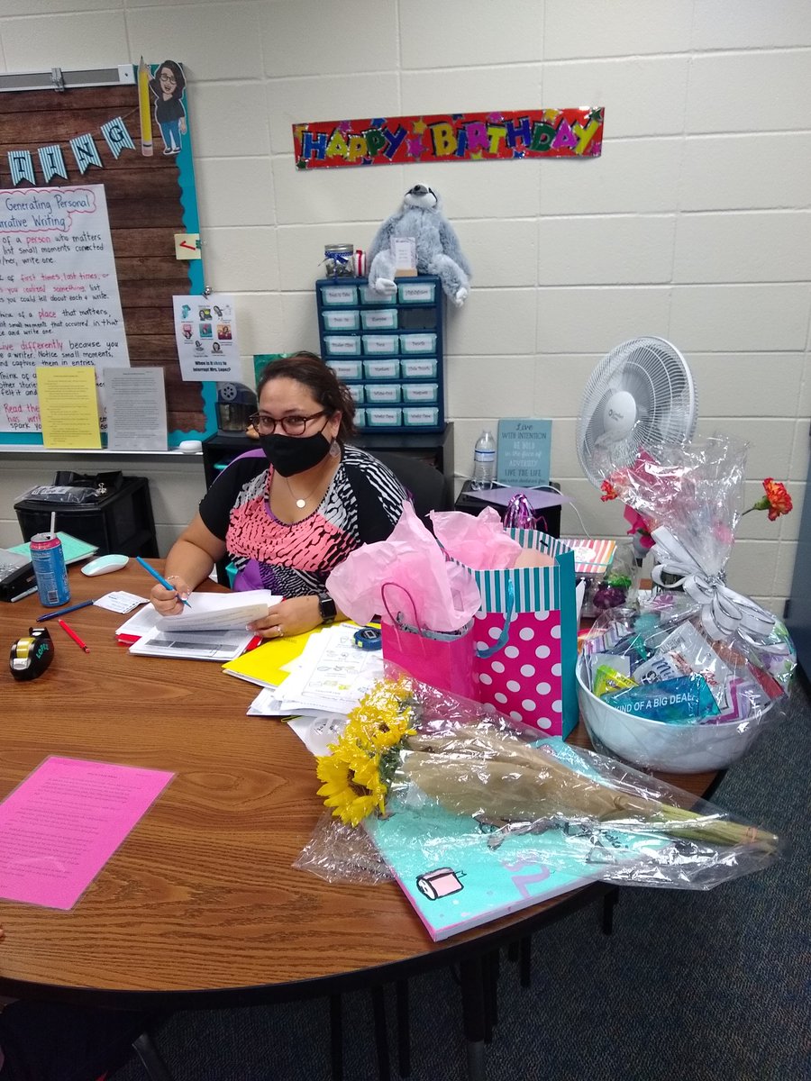 Look at the love @Boopia37 students shared with her on her birthday! Special gifts for a special teacher. Happy birthday Ms. Lopez!💜🥳  #eppsisland #kleinfamily