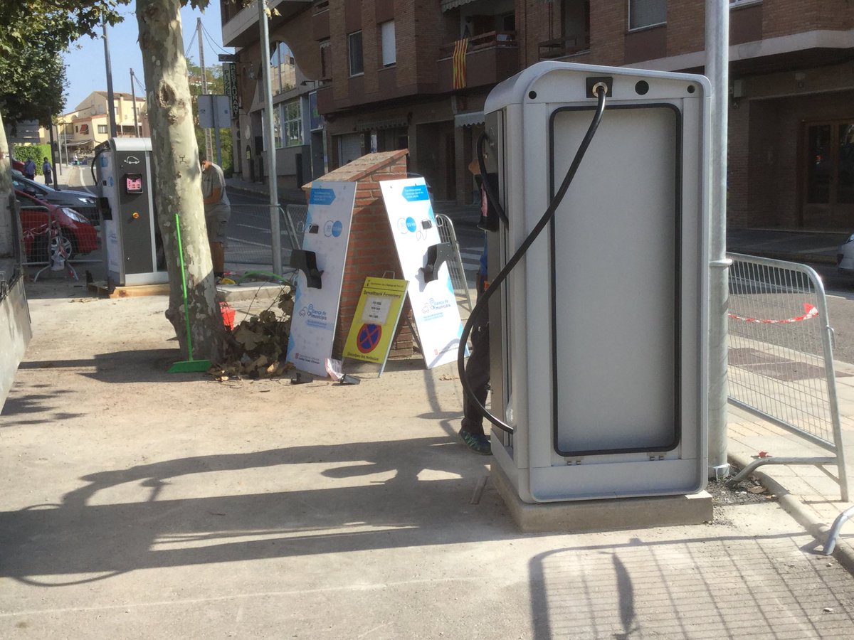 La Conca de Barberà enfila la #transicióEnergètica de les persones. Comunitat energètica a Rocafort, recàrrega ràpida pública a l’Espluga, Sta. Coloma i Montblanc, soberania energètica a Senan i aviat molt més ..⁦<a href="/EsplugaFMRadio/">EFMR.cat Conca de Barberà</a>⁩ ⁦<a href="/LaConca51/">La Conca 5.1</a>⁩ ⁦