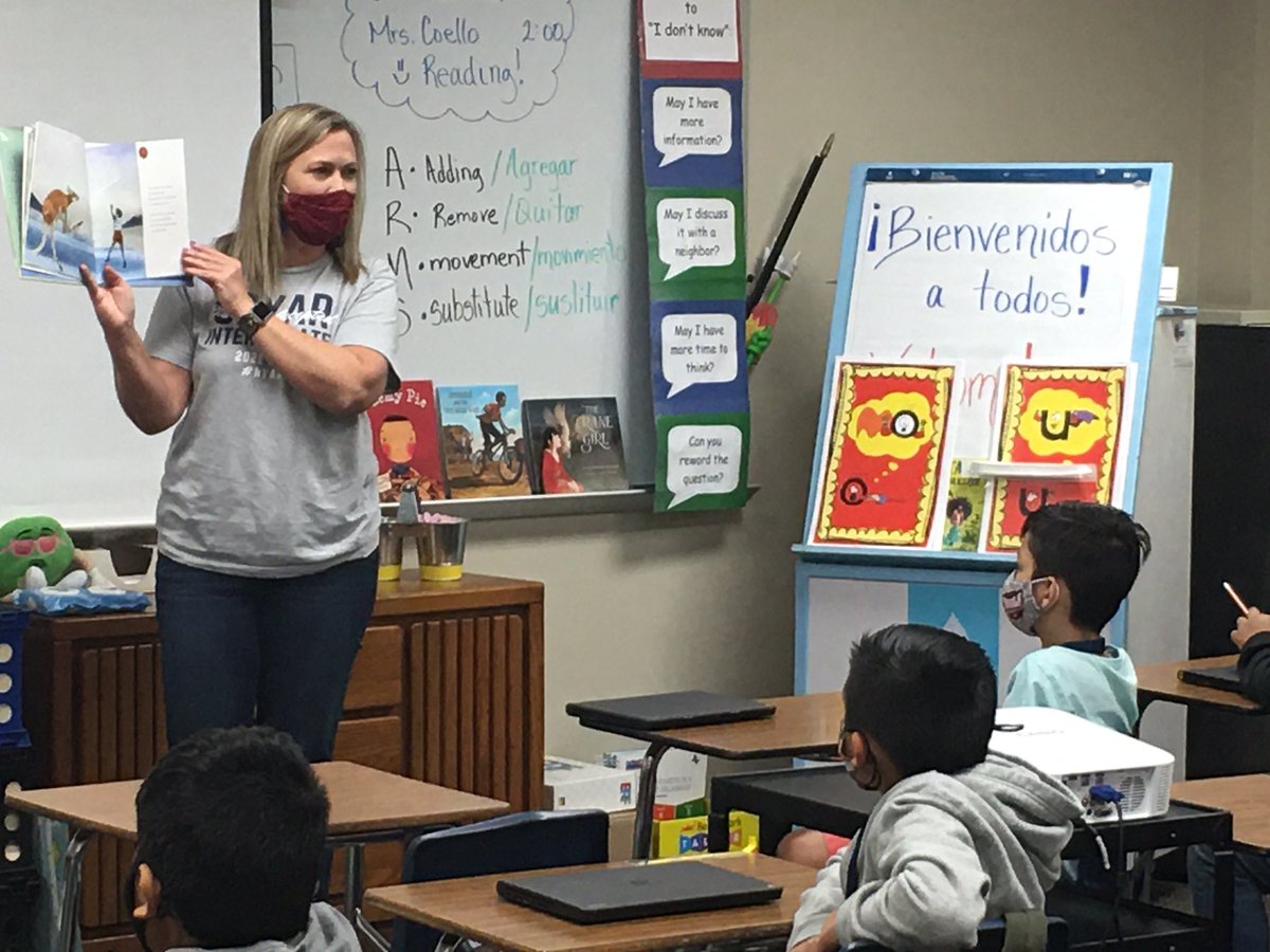 campagnalibrary's tweet photo. Mrs. Medford during Read For a Better Life at Cryar!@campagnalibrary @CryarCats @ConroeISD https://t.co/qdjY7LpJvk