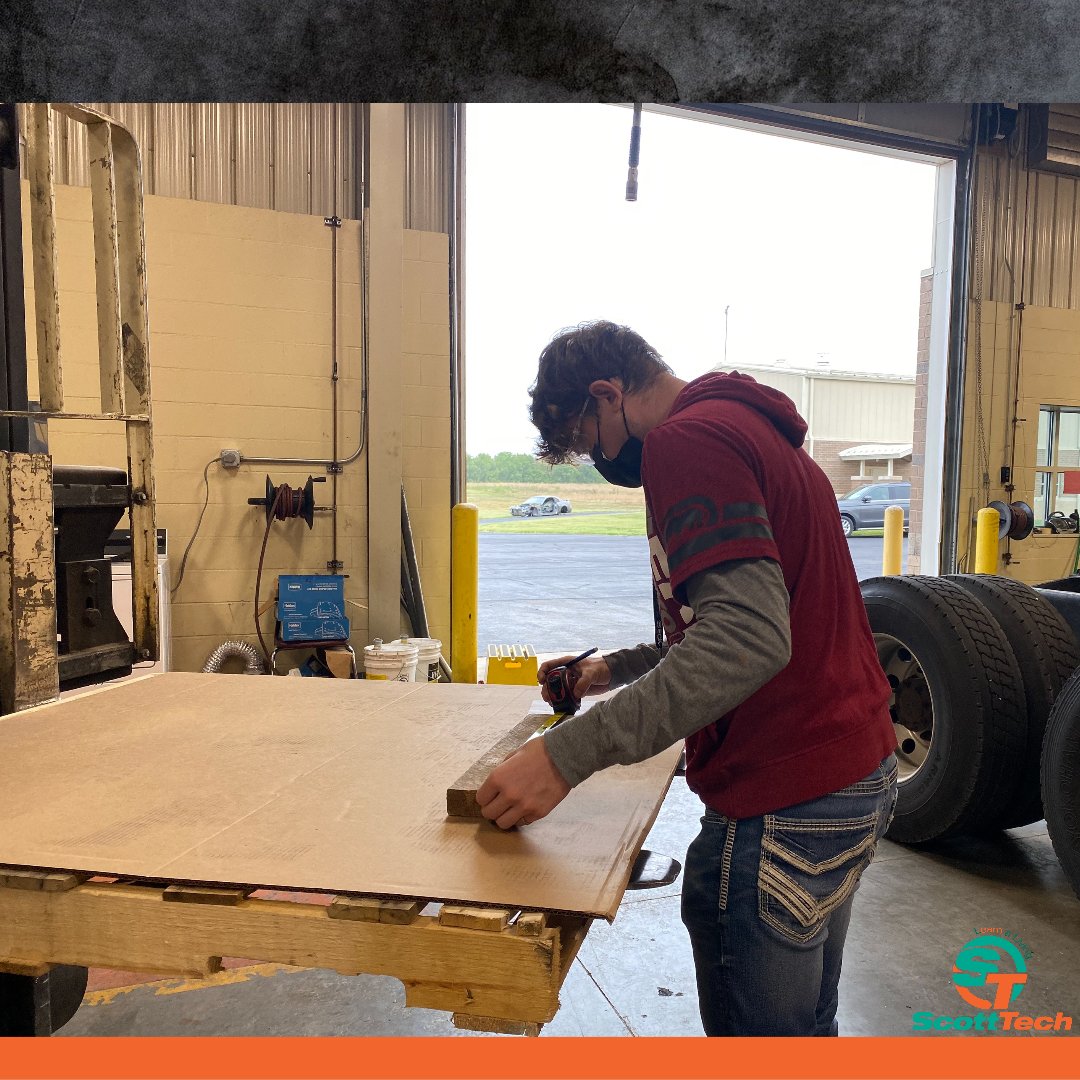 SRTCMonett's tweet image. Diesel Technology students participating in a measurement challenge measuring down to the 1/16th of an inch. #dieseltech #heavyequipment #scotttech #futureworkforce