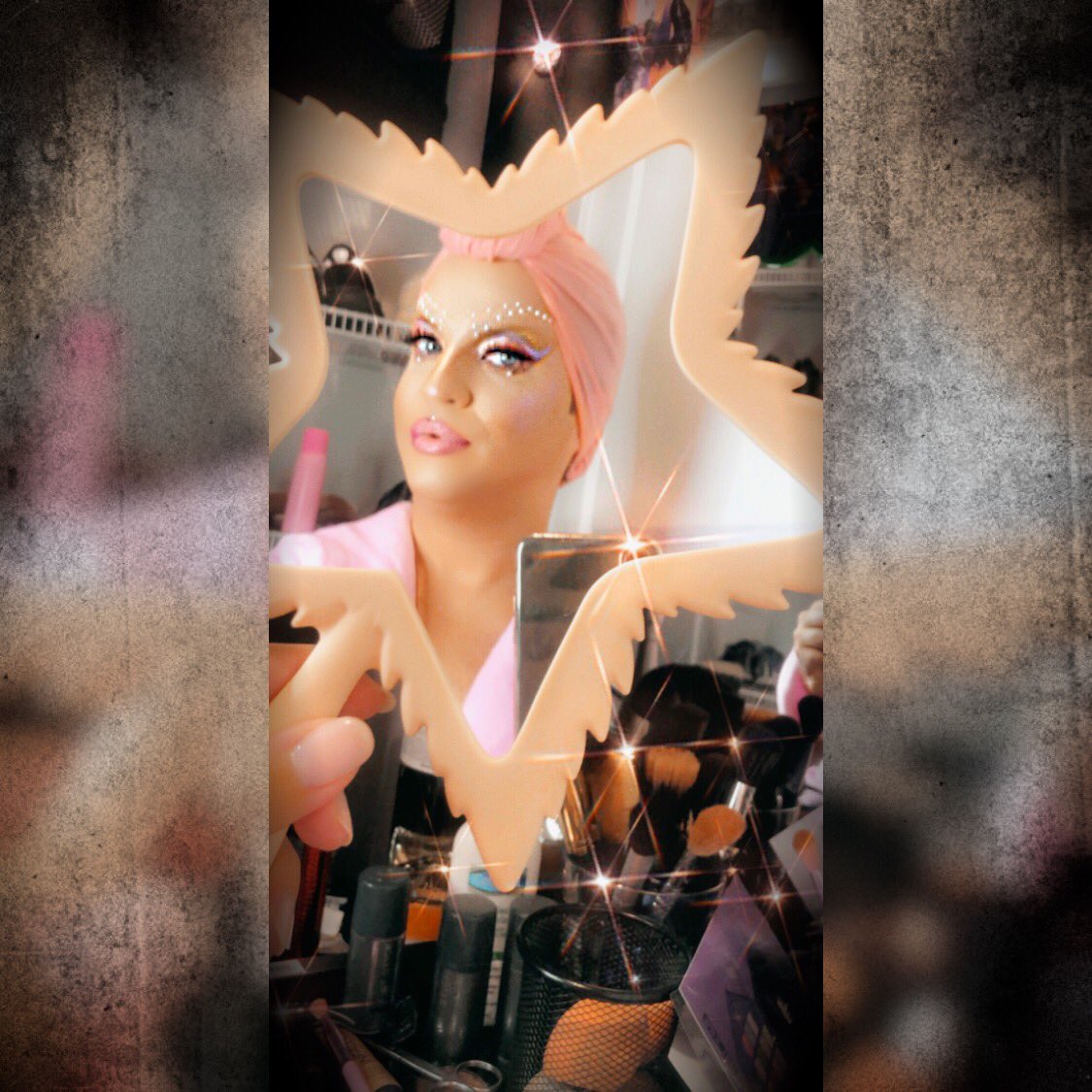 pretty_riky's tweet photo. Star Mirror who is the fierce bitch of them all. @jeffreestar @jeffreestarcosmetics #jeffreestarcosmetics #jeffreestarapproved #jeffreestarmirror #orgycollection #makeupartist #eyebrows #pearls #pink #stylist #fashion #looks #hauslabs #punk #eyeliner #ladygaga #plasticsoll https://t.co/rz55U63epU