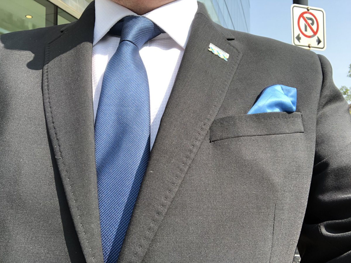 downtownpaul's tweet photo. Has anyone begun using their mask as a pocket square? #Covidstyle https://t.co/JbYeGdEUlx