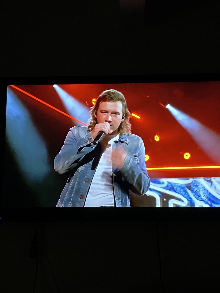 Yes!  ⁦<a href="/MorganWallen/">morgan wallen</a>⁩ #CMAawards