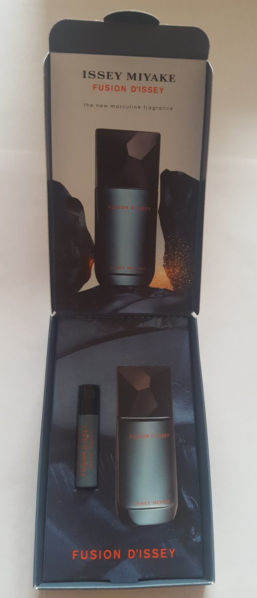 PerfectParfums's tweet image. Name of the Company- @IsseyMiyakeUSA 

The perfume name- Fusion d'issey

What I Like about Fusion D.- Reminds me of a chilled out warm summer evening| light and gently

How I would describe Fusion D- creamy coconut tropical vibe.

Fact- Issey M. Studied Graphic Design in Tokyo