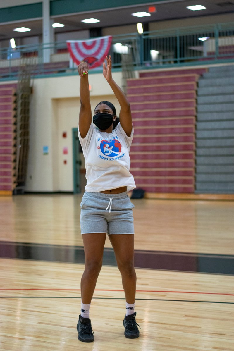 LaRocheWBB tweet media