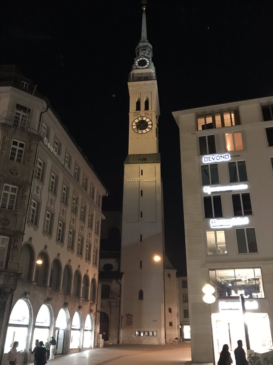 rossignol's tweet photo. Early end of the awesome concert and a nearly empty Marienplatz was an opportunity to take some Munich by night pictures #Frauenkirche #AlterPeter #AltesRathaus #NeuesRathaus https://t.co/eVdjyl1kPS