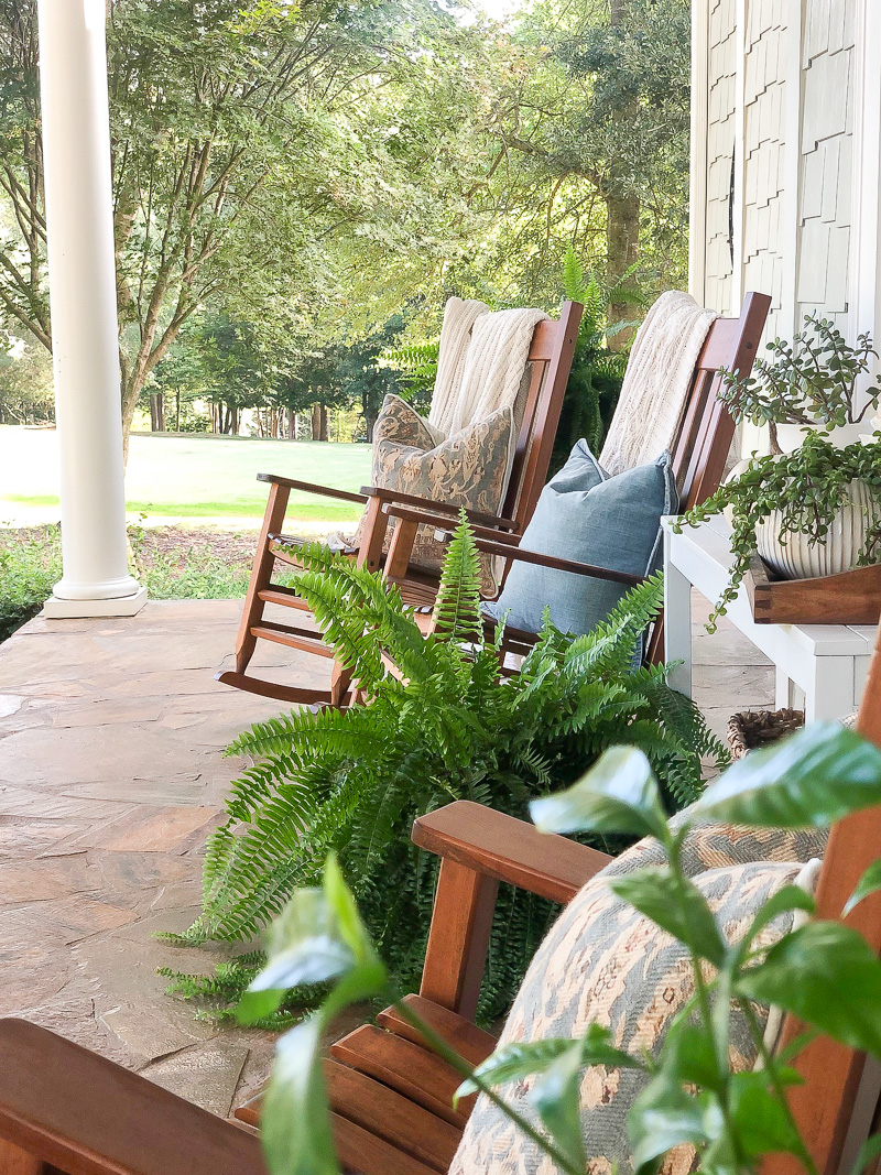paintschips's tweet photo. My friend Laura at @DukeManorFarm is sharing some of her gorgeous outdoor spaces dressed up for fall: https://t.co/HeTnCjg34s https://t.co/HhcROabGzf