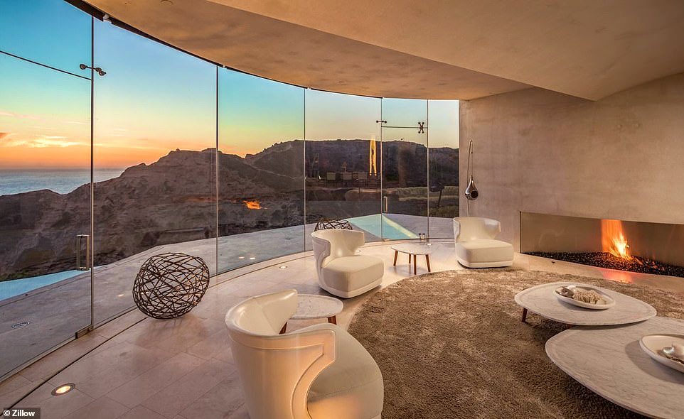INTERIORPORN1's tweet photo. Had to repost, Alicia Keys’ home is insane 😳 https://t.co/8kku9zHxaS
